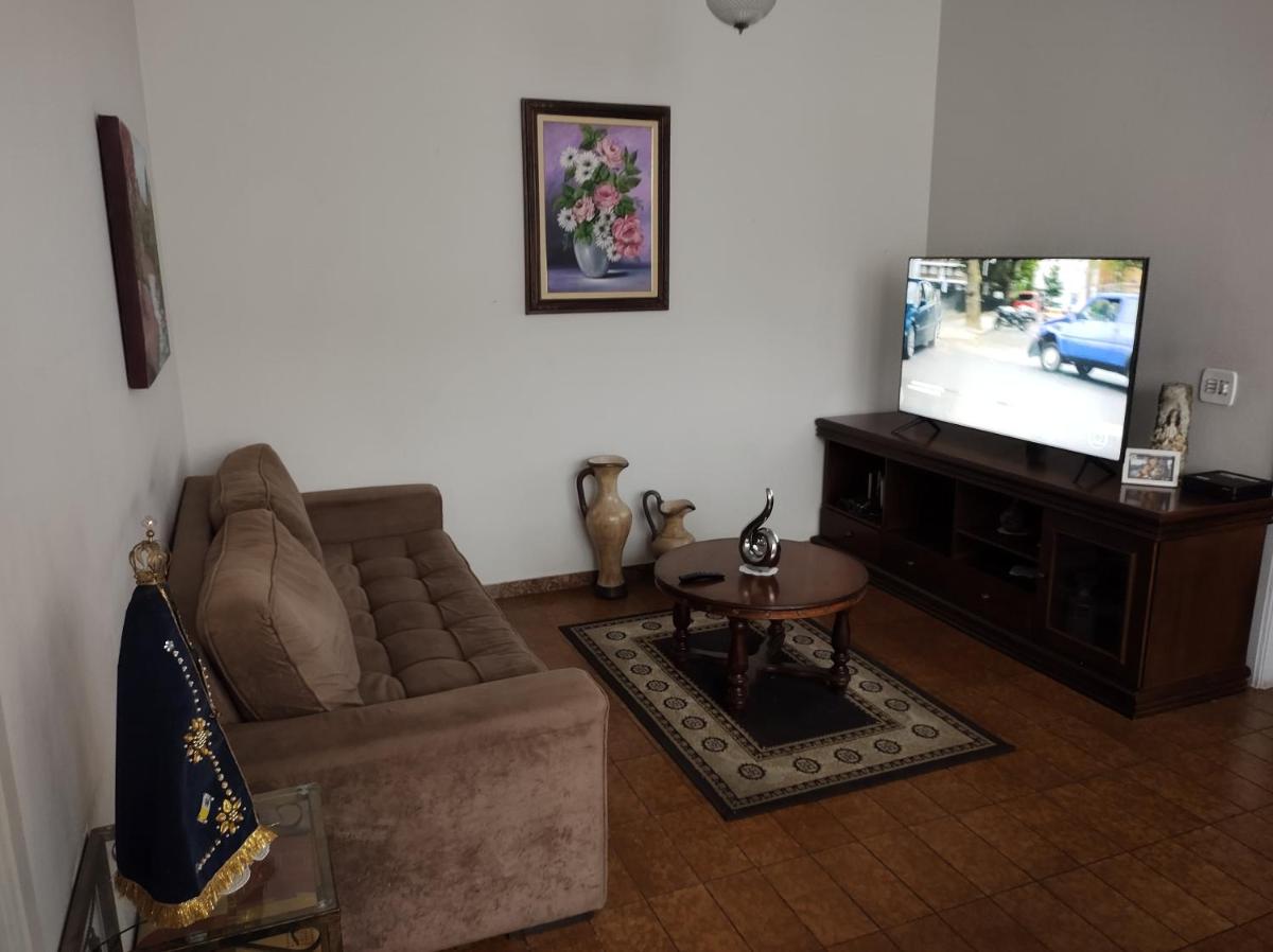 Casa ótima e localização excelente em Aparecida-SP - Housity