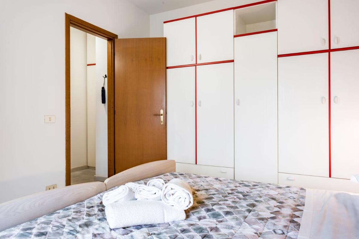 Luni Mare Modern Balcony Flat - Housity