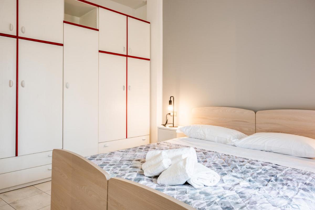 Luni Mare Modern Balcony Flat - Housity
