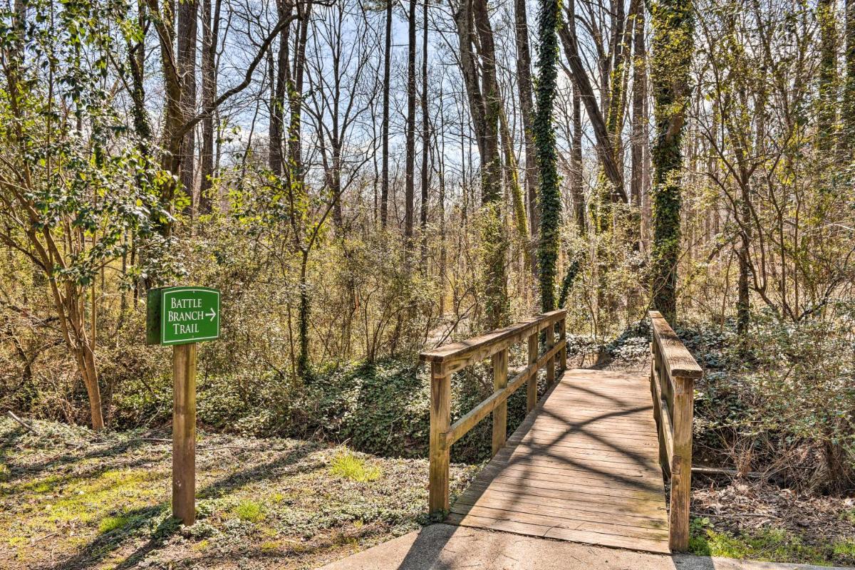 Charming Chapel Hill Condo in Fantastic Location! - Housity