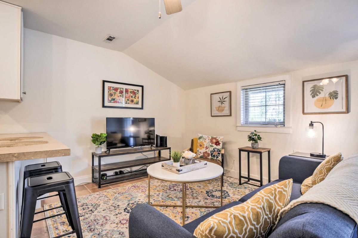 Charming Chapel Hill Condo in Fantastic Location! - Housity
