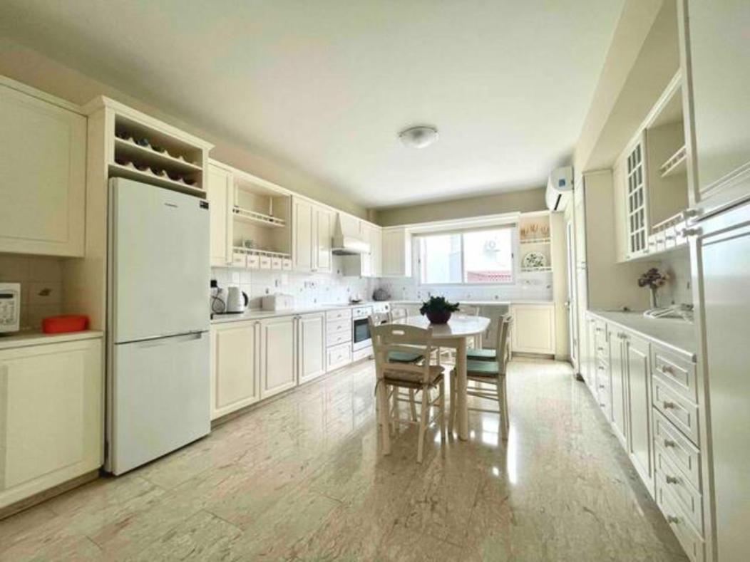 Queen Olga 2 Bdr in Nicosia By Platform 357 - Housity