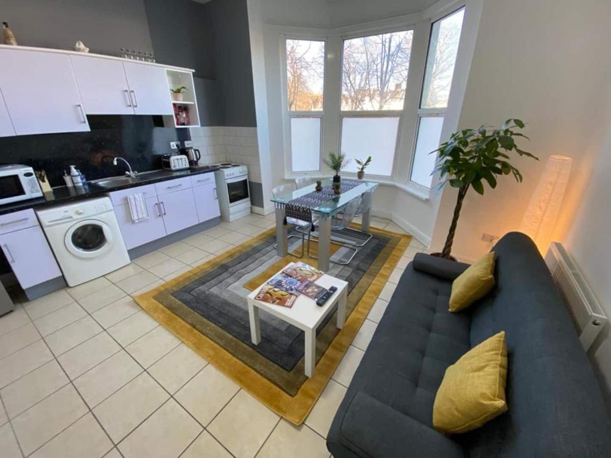 Stunning 1 Bed Spacious Apartment -Central Cardiff - Housity