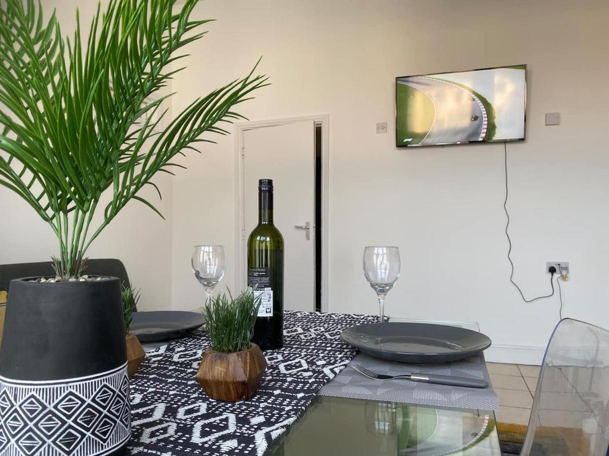 Stunning 1 Bed Spacious Apartment -Central Cardiff - Housity