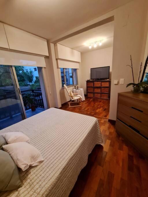 Hermosa habitación en apartamento en Carrasco - Comparte Apartamento conmigo - Housity