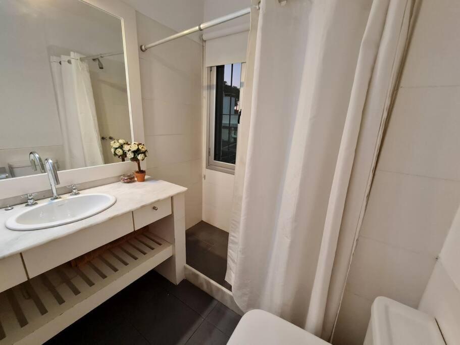 Suitetrails - Hermosa habitación en apartamento en Carrasco.