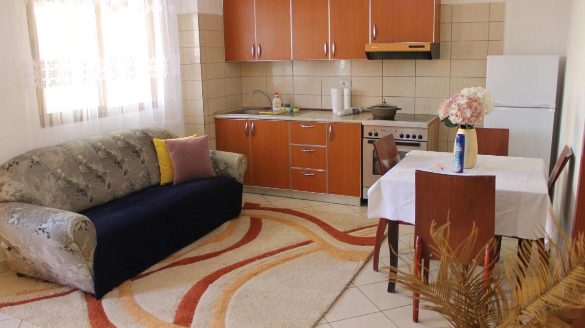 Bledi's Cozy Apartment in New Blvd - Housity