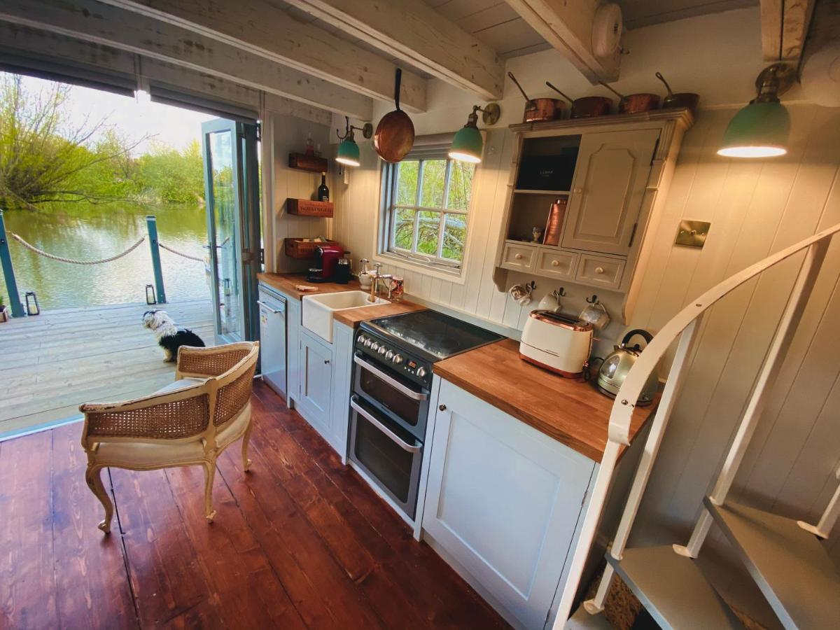 Gorgeous Bruton Chic Lakeside Boat House. - Housity