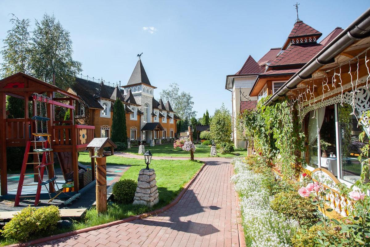 Tsarskoe Podvoriye - Imperial Village Hotel comlex - Housity