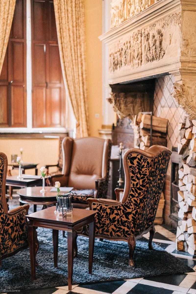 Ein Sitzbereich in der Unterkunft Schlosshotel Hugenpoet