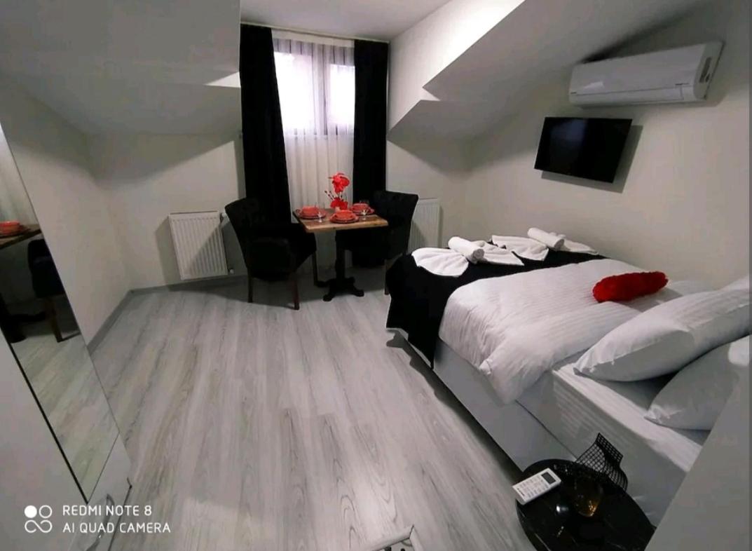 Pera Colour House - Housity