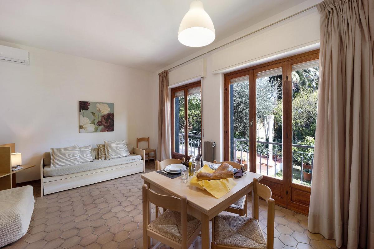 Emanuel Blu - Piano rialzato 5 - Housity