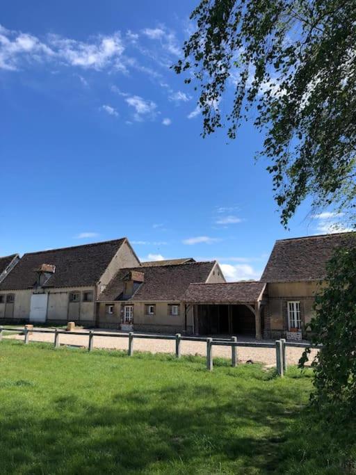 Sainte Suzanne gite de LA CHARRETERIE - Housity