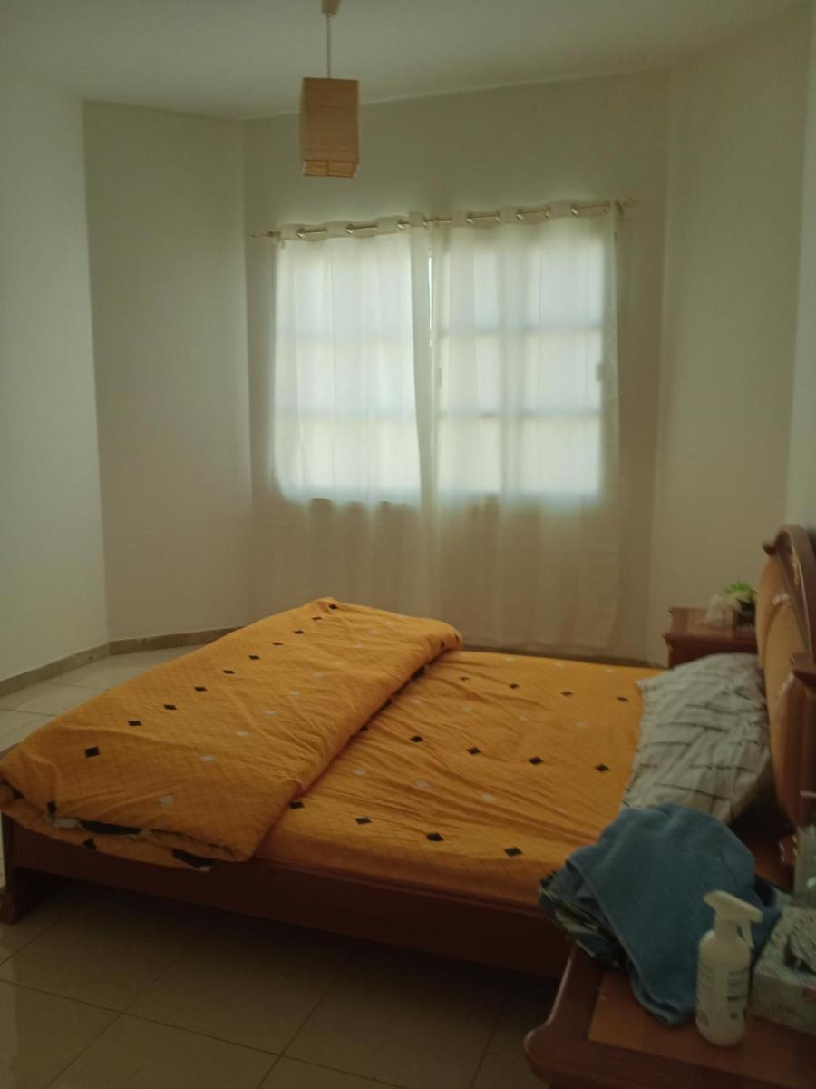 Private room with attached bathroom - Housity