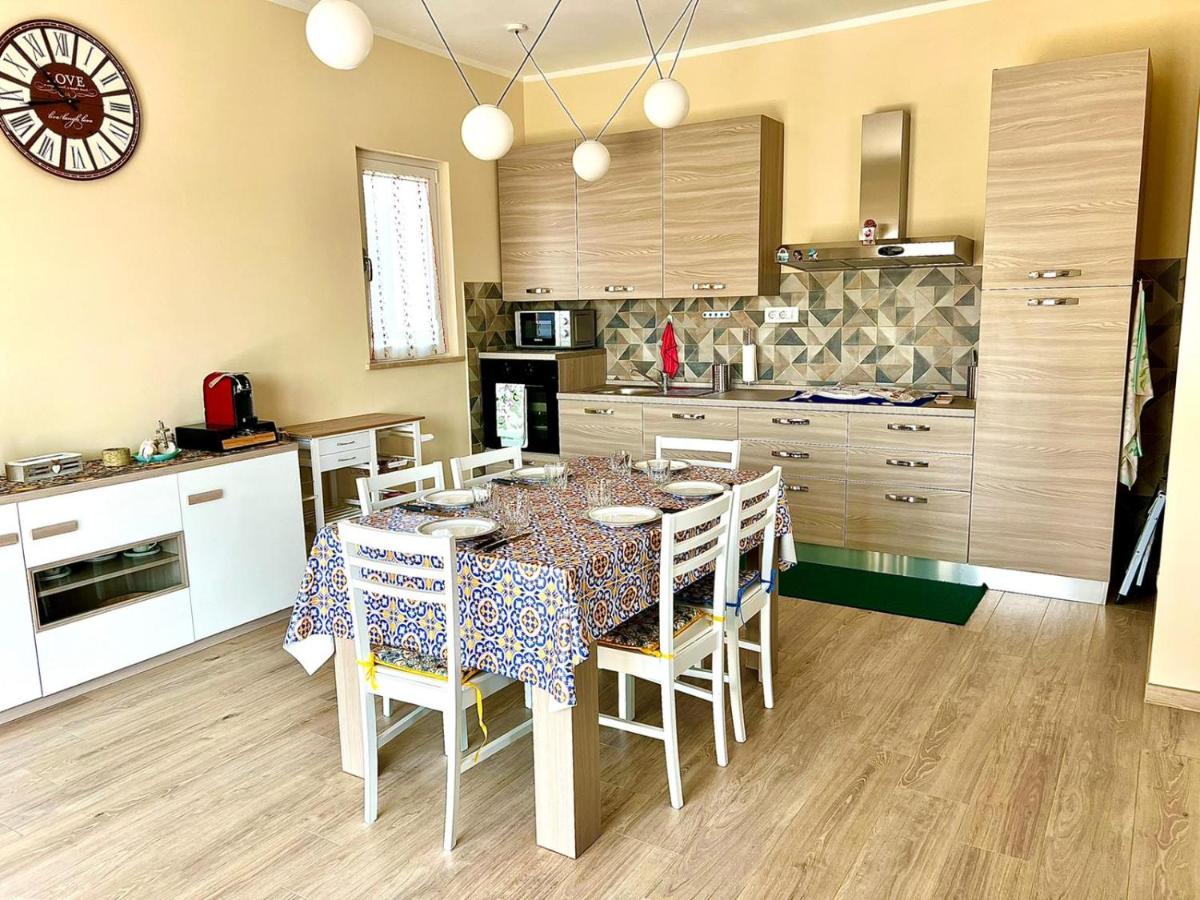 Veronica's House - Housity