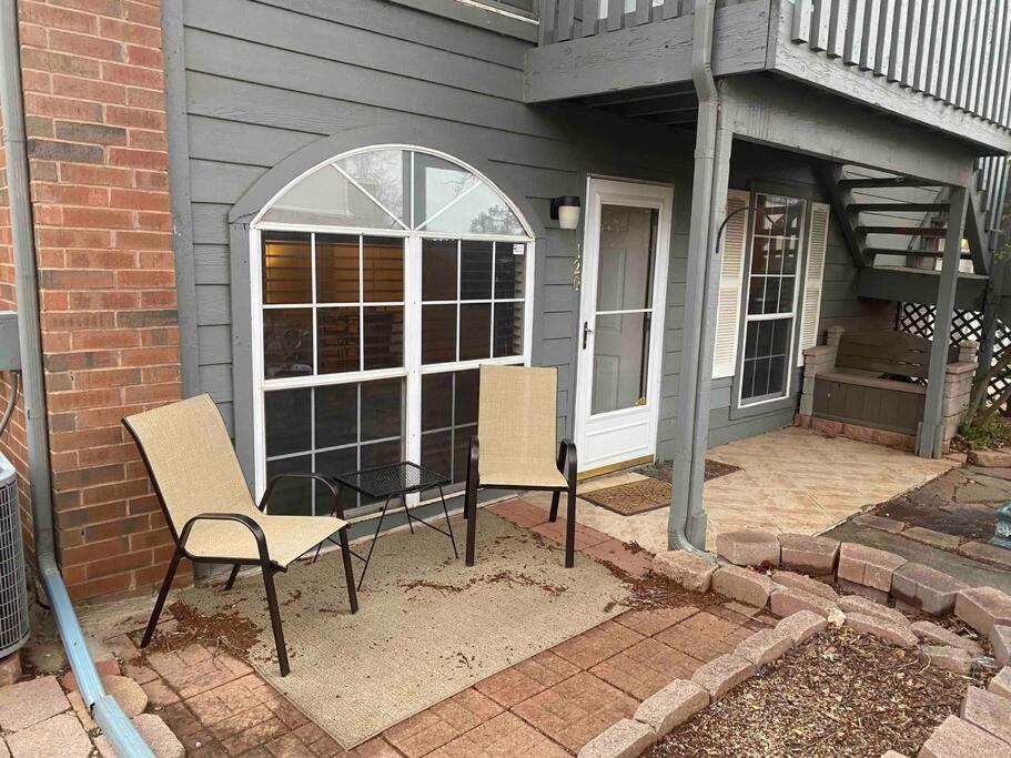 Great lower level 1-bedroom condo on Scenic Bluff Creek Park - Housity