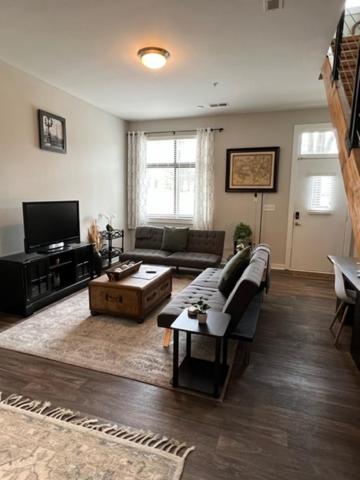 Uptown Gem Spacious Condo With Parking-WiFi-10 min walk to Spectrum Center - Housity