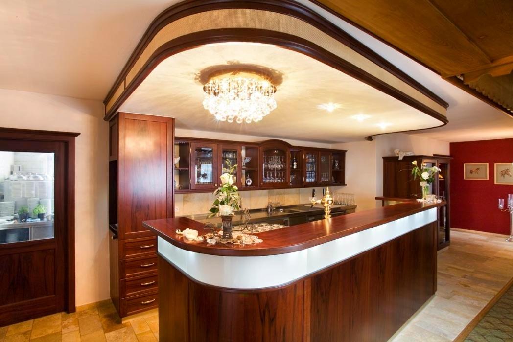 Hotel Hohe Linde - Housity