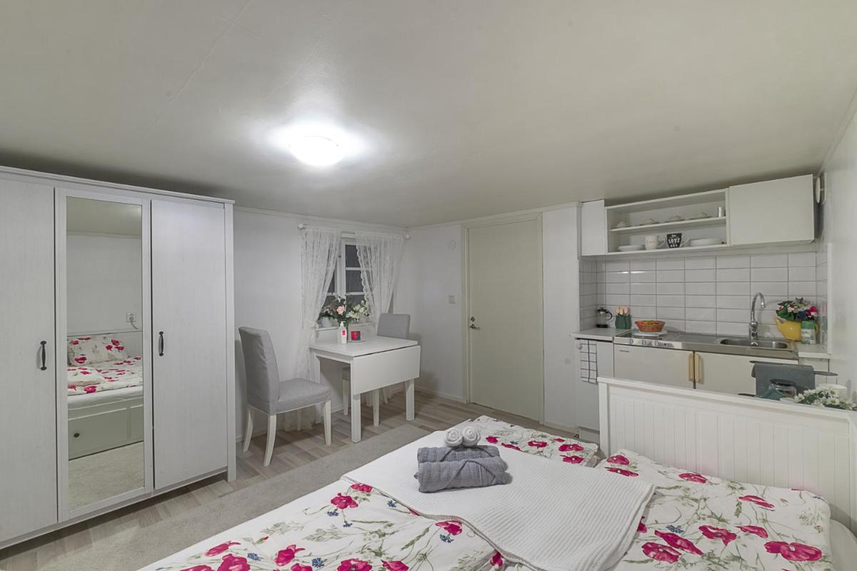 Skogsstuga i Bassholma - Housity