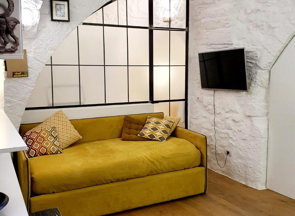 Suitetrails - Beautiful Garden Apartment in Cisternino