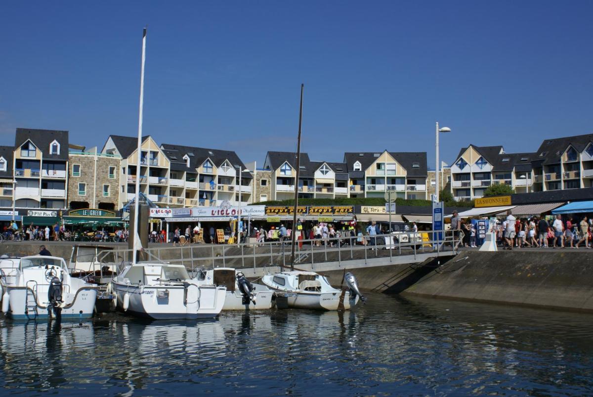 REF 120 Studio avec terrasse et piscine pour deux sur le port du Crouesty Arzon - Housity