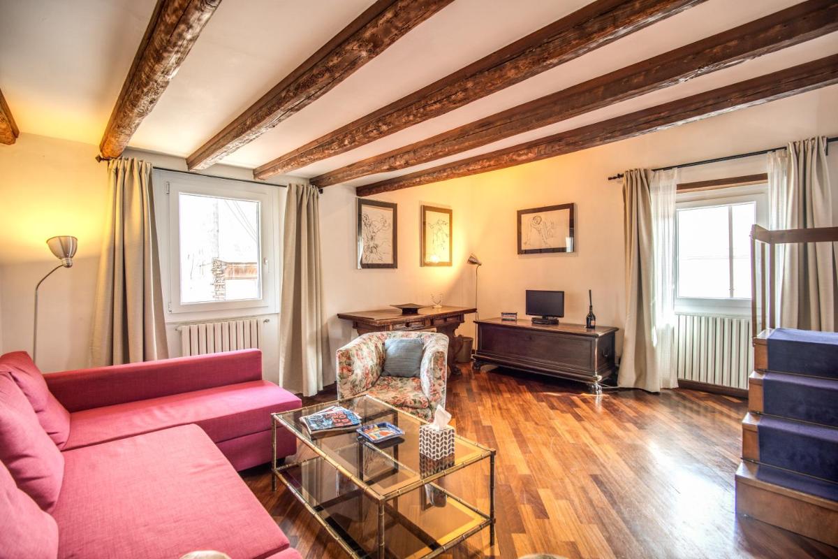 Lovely Attic with Private Terrace by Piazza Navona - Housity