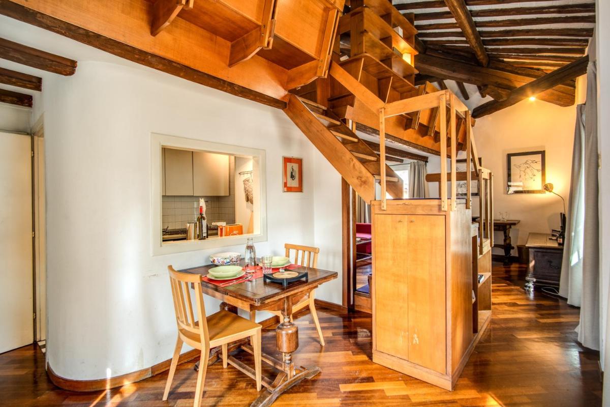 Lovely Attic with Private Terrace by Piazza Navona - Housity
