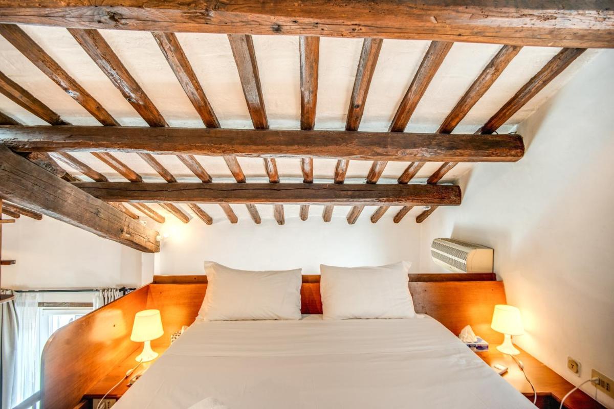 Lovely Attic with Private Terrace by Piazza Navona - Housity