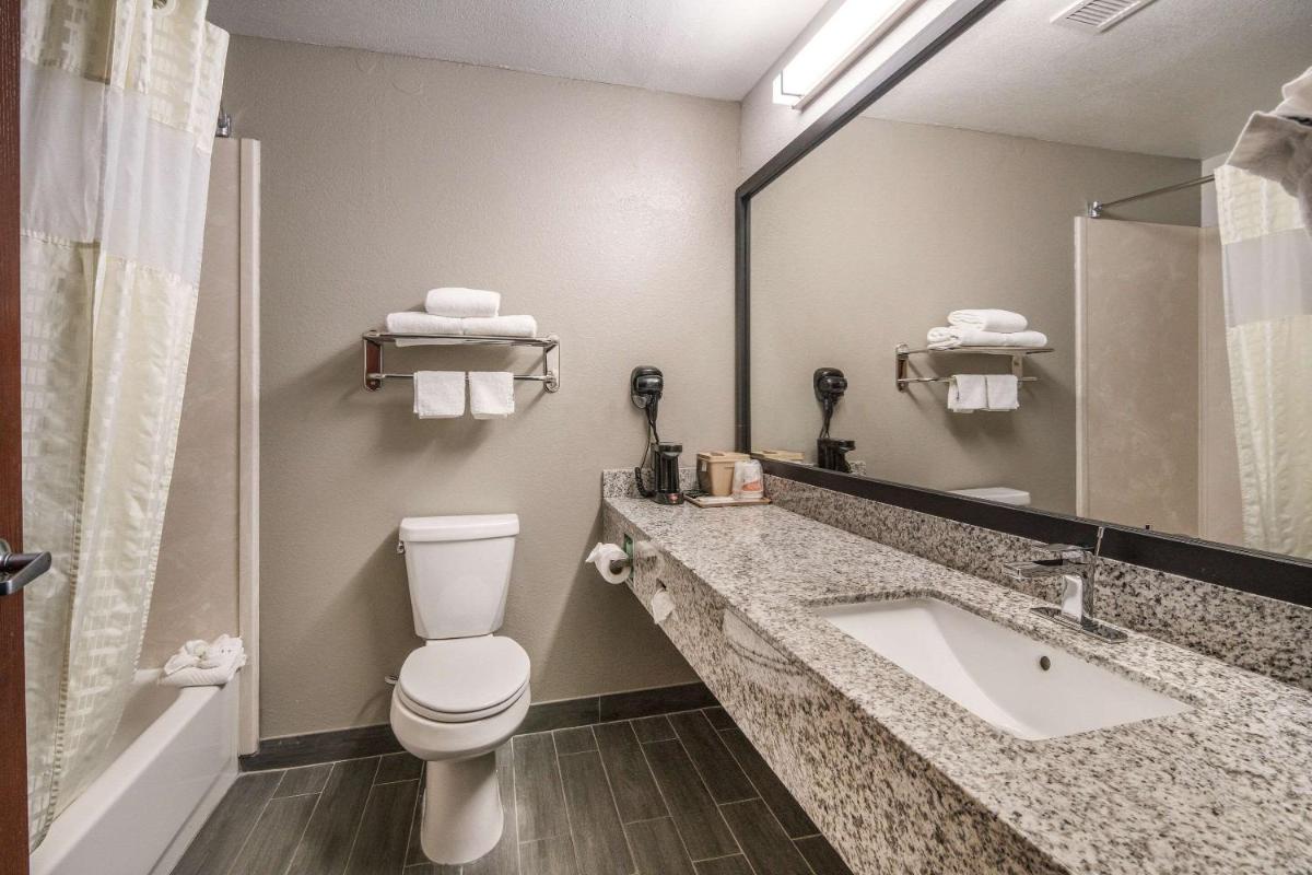 Quality Inn & Suites Fort Worth - Fossil Creek - Housity