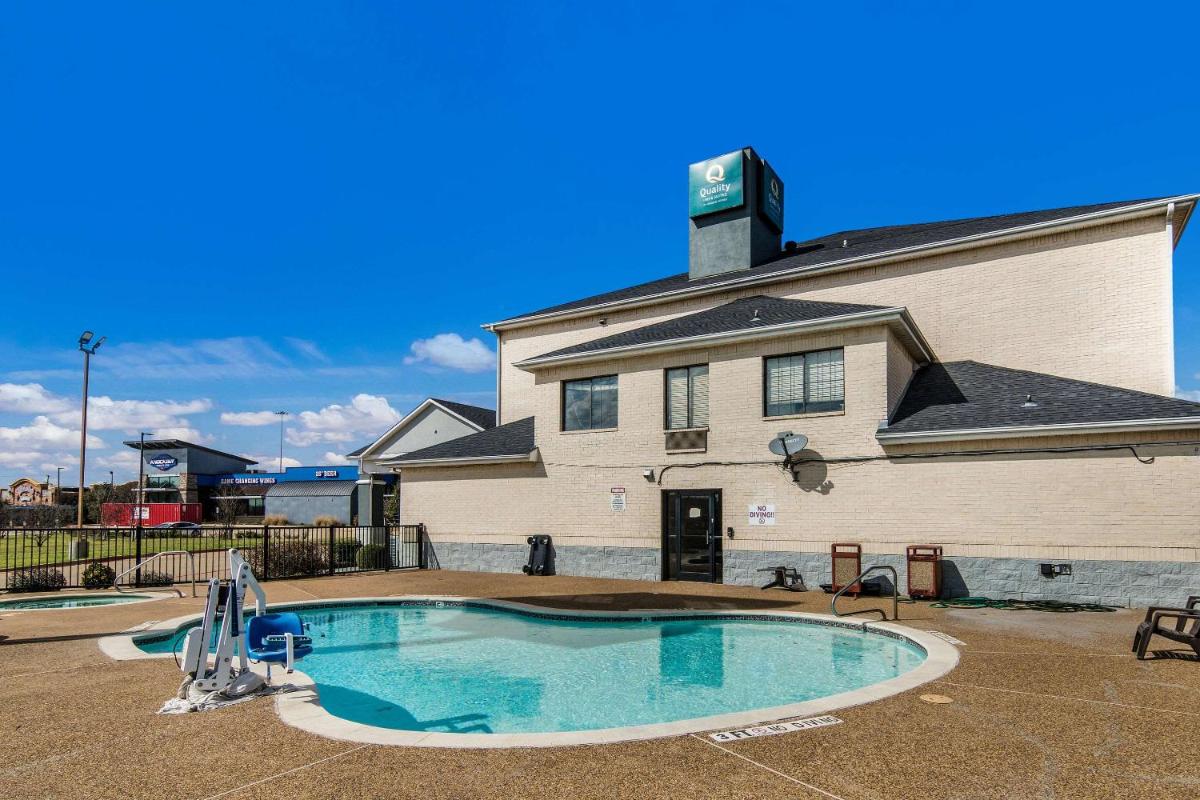 Quality Inn & Suites Fort Worth - Fossil Creek - Housity