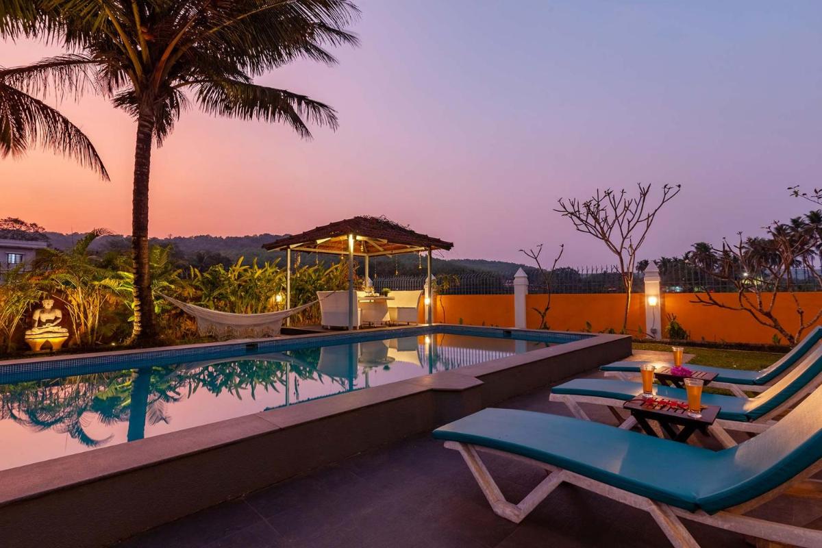 StayVista at Waterlily with Free Breakfast & Pvt Pool - Housity
