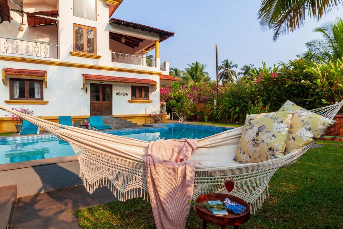StayVista at Waterlily with Free Breakfast & Pvt Pool - Housity