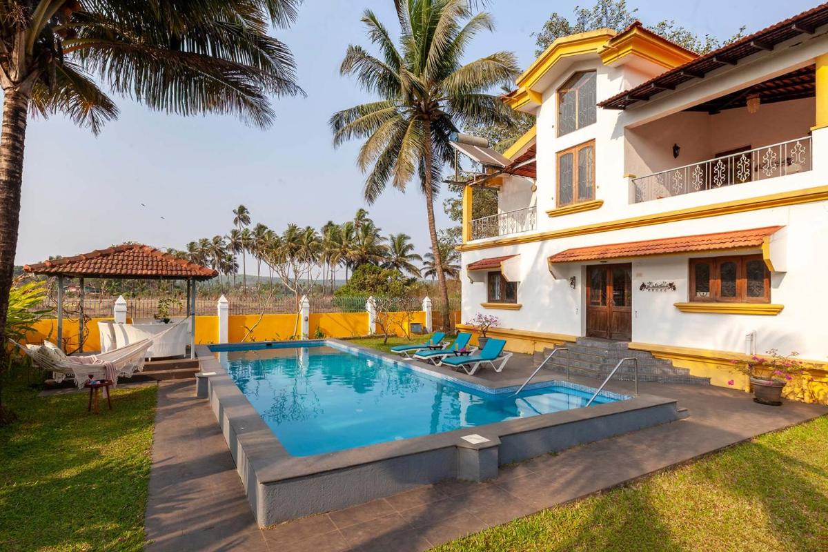 StayVista at Waterlily with Free Breakfast & Pvt Pool - Housity