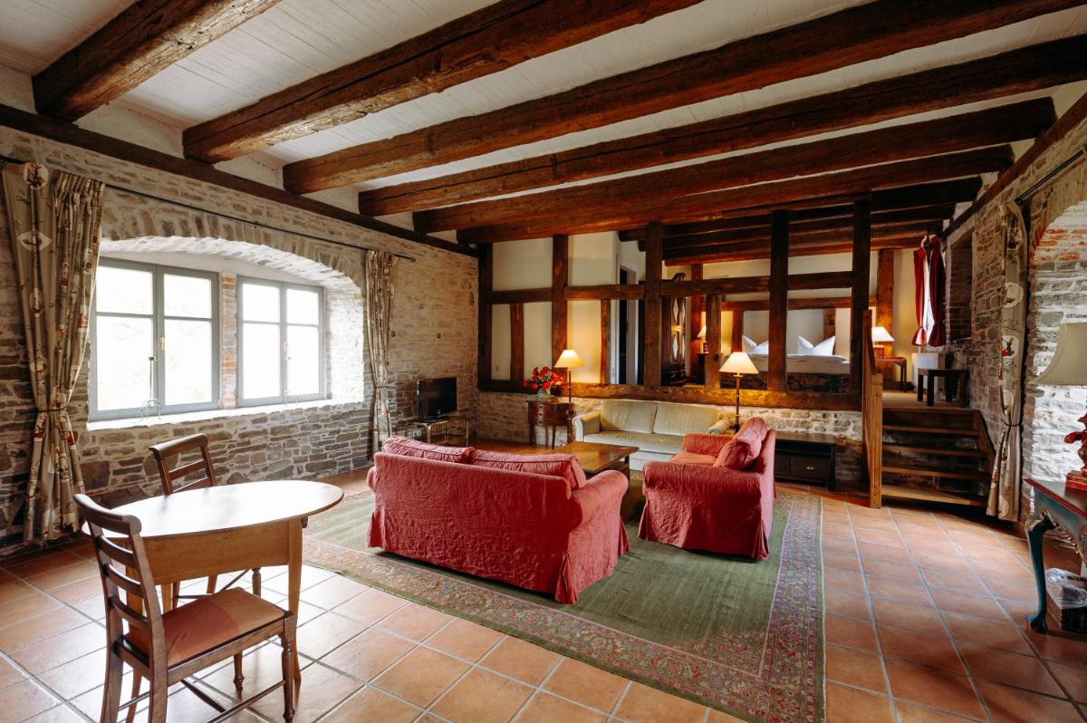 Hotel Burg Wanzleben - Housity