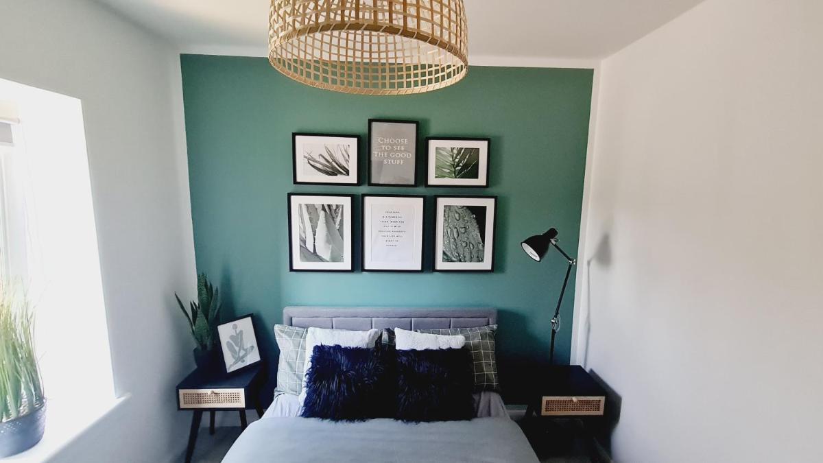 Beautiful 2bed house with garden, walking distance to town - FREE parking - Housity