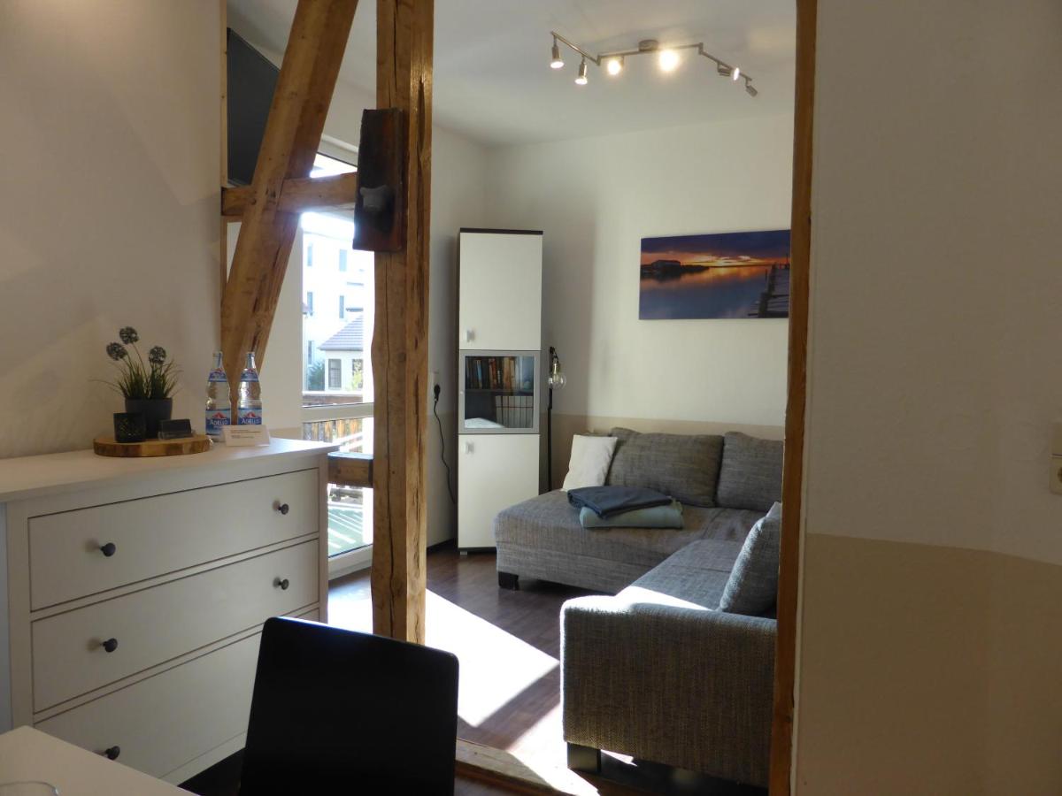 Ferienwohnung Friedrich Schiller, 2 Schlafzimmer, Balkon,kostenloses WiFi, nähe Zentrum, - Housity