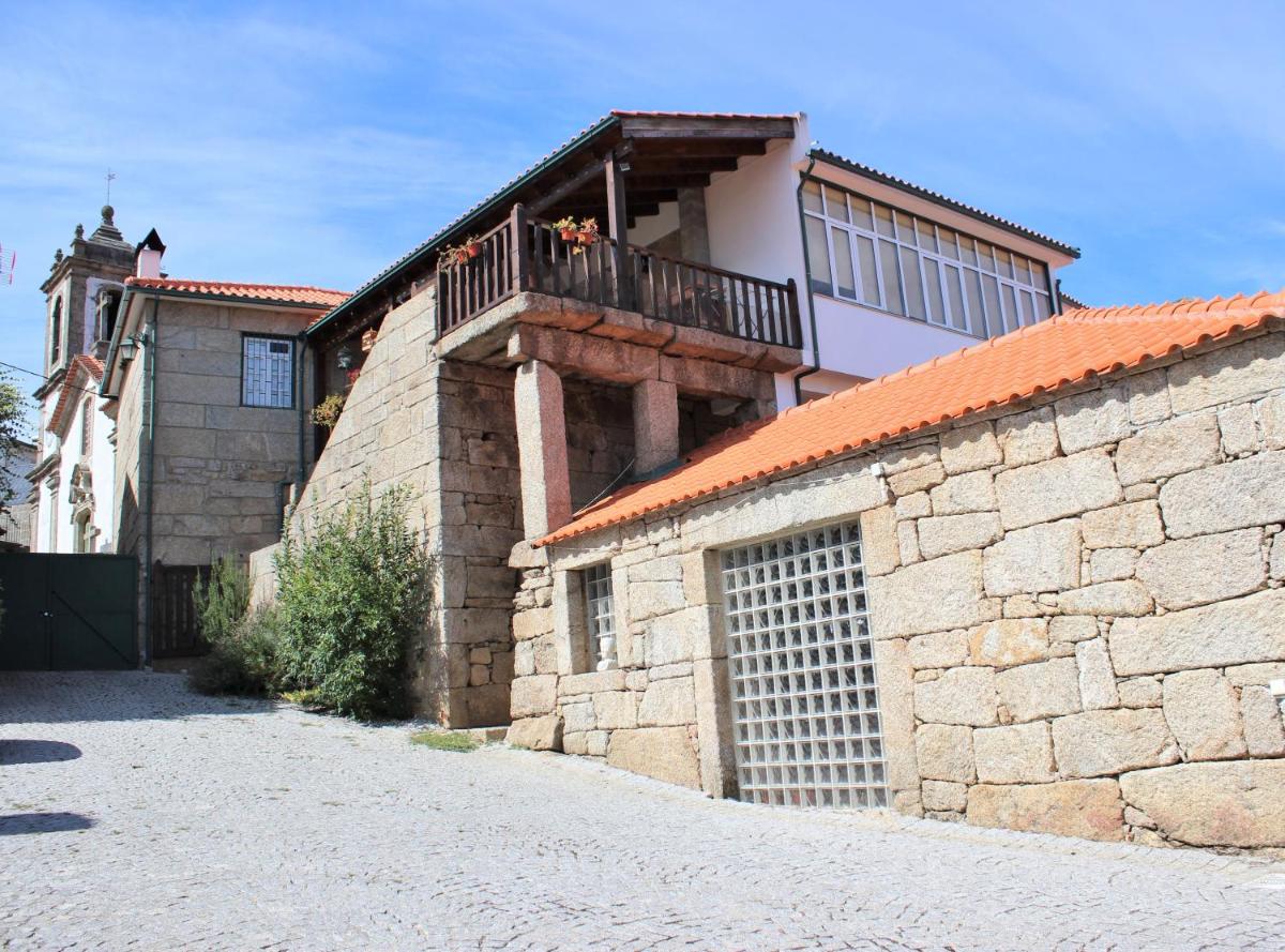 Casa do Adro de Parada - Housity