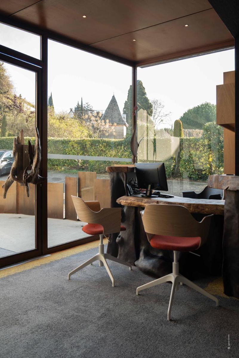 Coin salon dans l'établissement Hôtel Le Parc - La Table de Franck Putelat