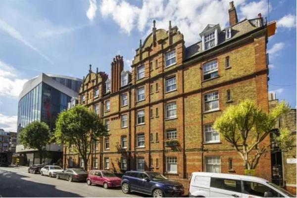 Private Gated 1 Bed Mews Flat in Covent Garden / Central London - Housity