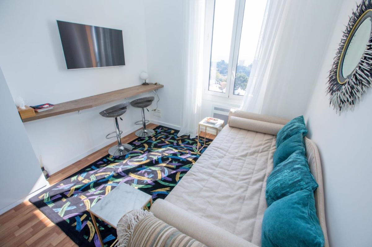 FABULOUS !!APARTMENT A FRONT OF LEGENDARY MONTE CARLO BEACH and TENNIS CLUB ! - Housity
