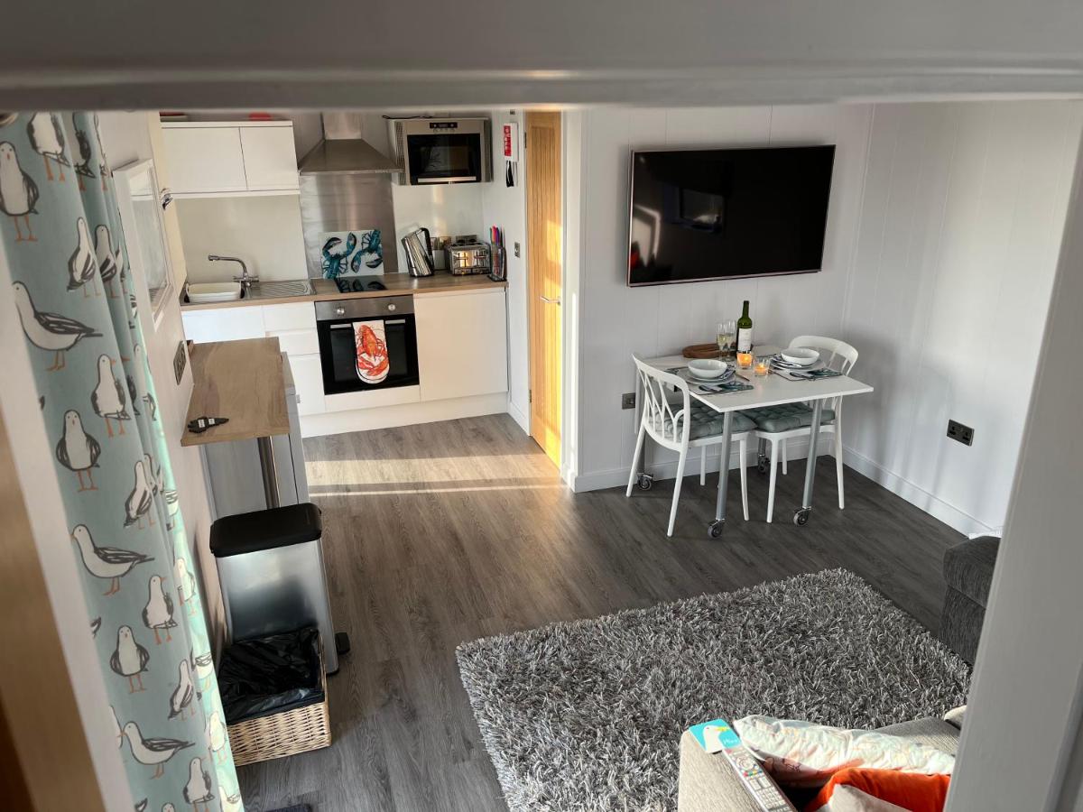 Seas the Day - self catering lodge North Uist - Housity