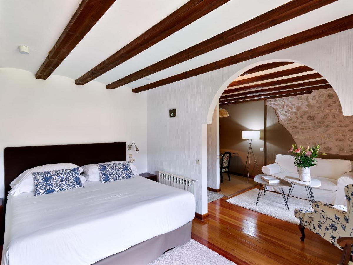 Cama o camas de una habitación en Molino de Alcuneza Relais & Châteaux