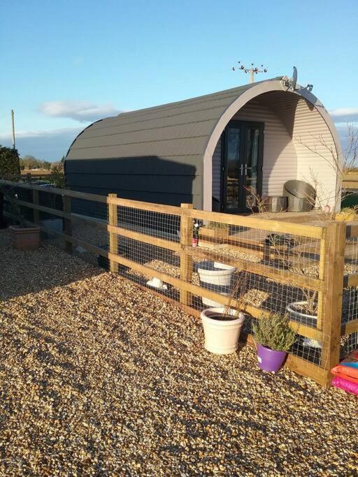 Heated Supersize Glamping Pod with ensuite bathroom, Wilburton, Nr Ely, Cambs - Housity
