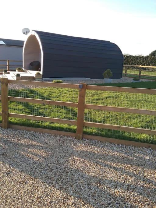 Heated Supersize Glamping Pod with ensuite bathroom, Wilburton, Nr Ely, Cambs - Housity