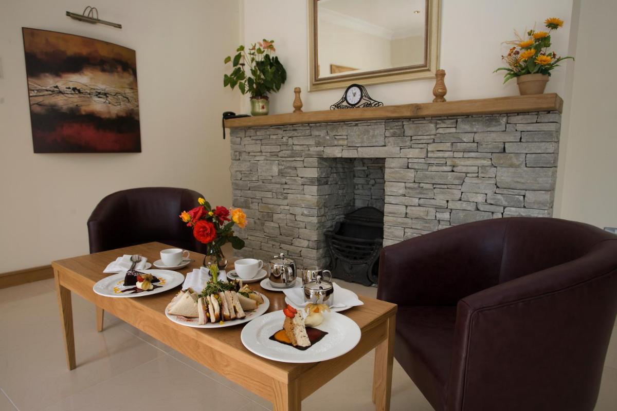 Deebert House Hotel - Housity