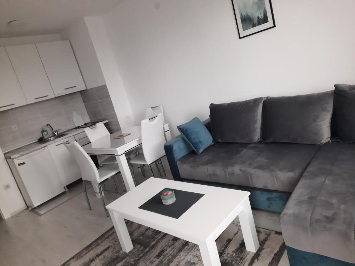 Nadja i Emili - Housity
