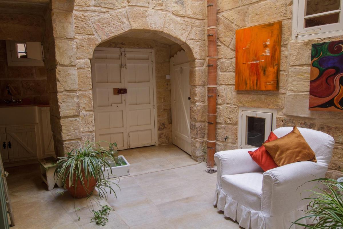 Town house steeped in history - Housity
