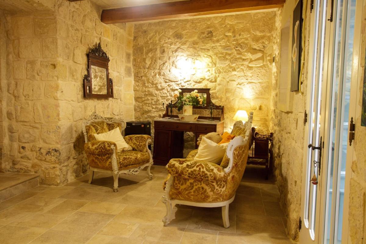 Town house steeped in history - Housity