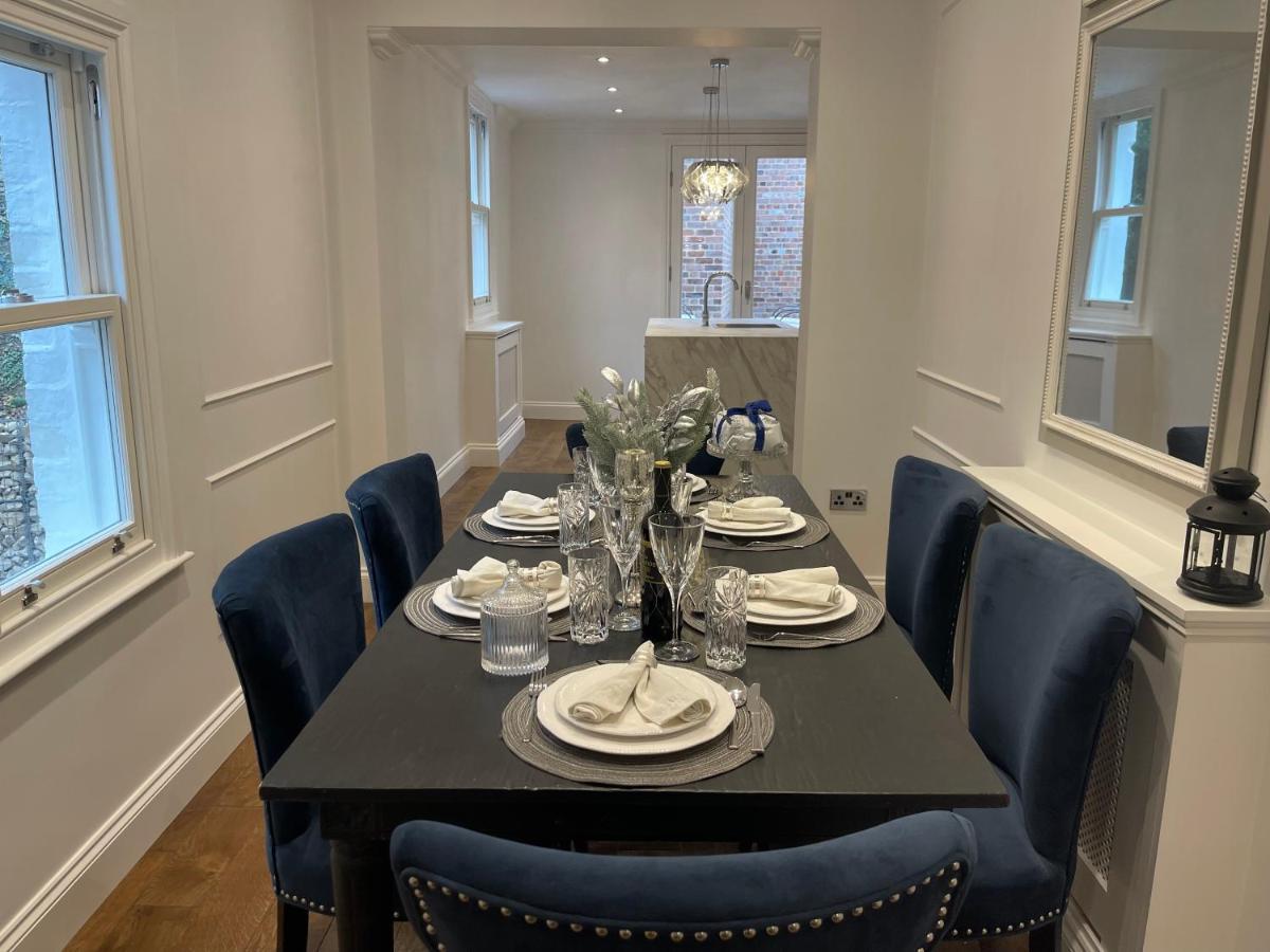 Castle View House - Housity