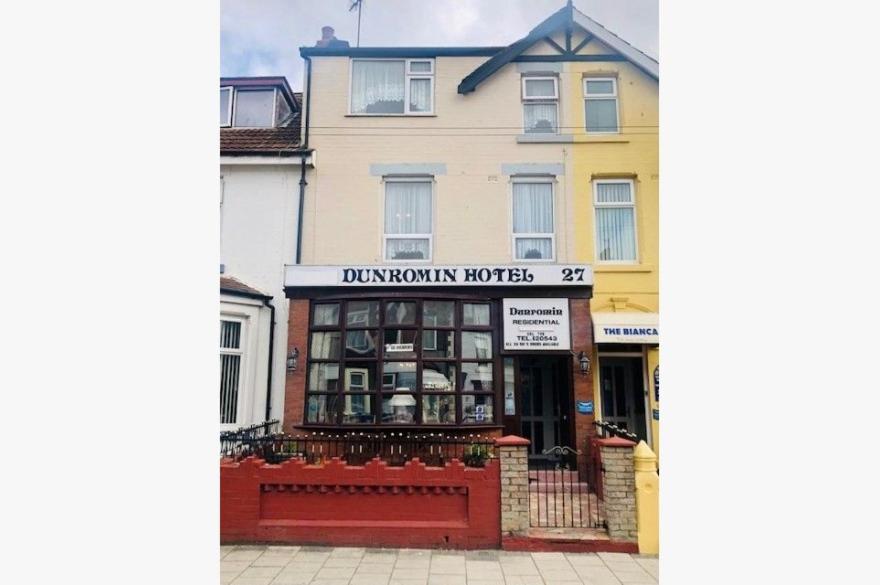 Dunromin Hotel - Housity